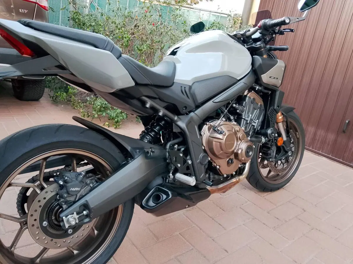 Honda CB 650 R (2024 - 25) (5)