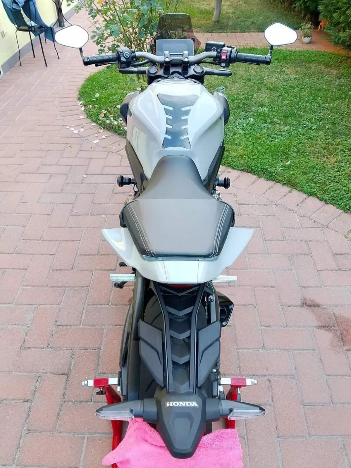 Honda CB 650 R (2024 - 25) (16)