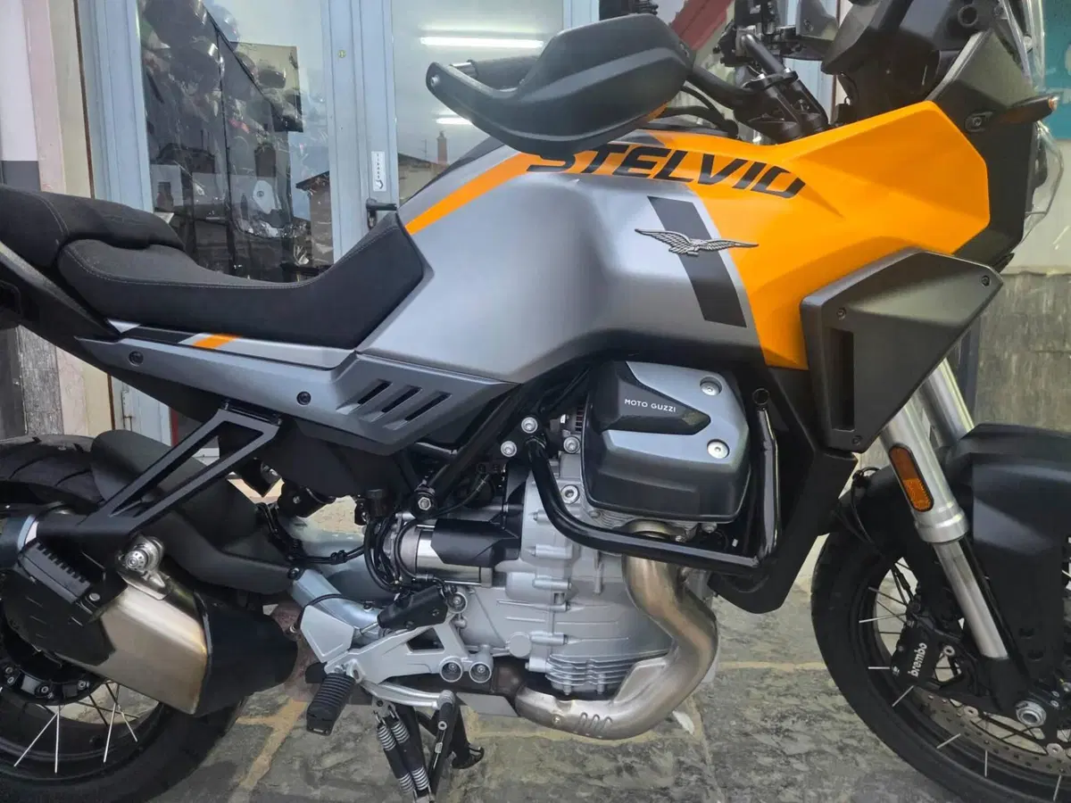 Moto Guzzi Stelvio (2024 - 26) (6)