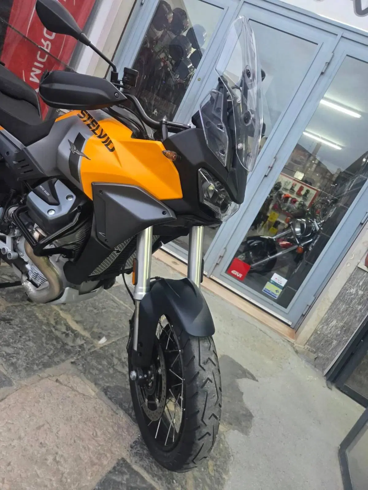 Moto Guzzi Stelvio (2024 - 26) (8)
