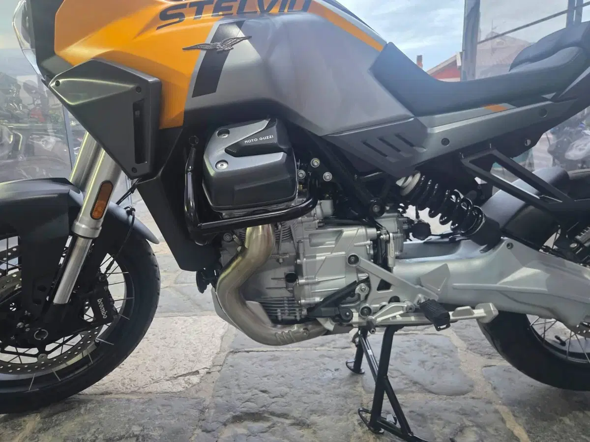 Moto Guzzi Stelvio (2024 - 26) (7)