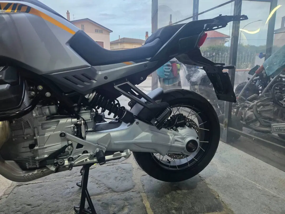 Moto Guzzi Stelvio (2024 - 26) (10)