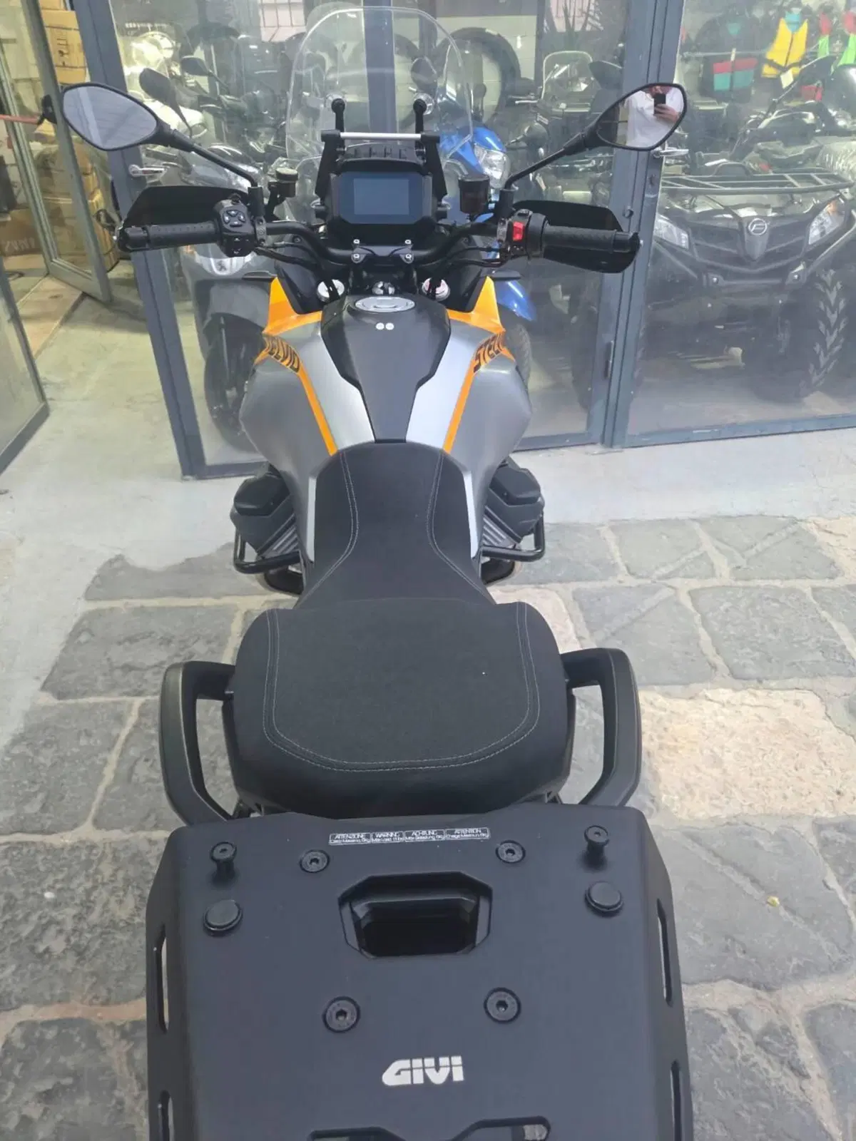Moto Guzzi Stelvio (2024 - 26) (11)