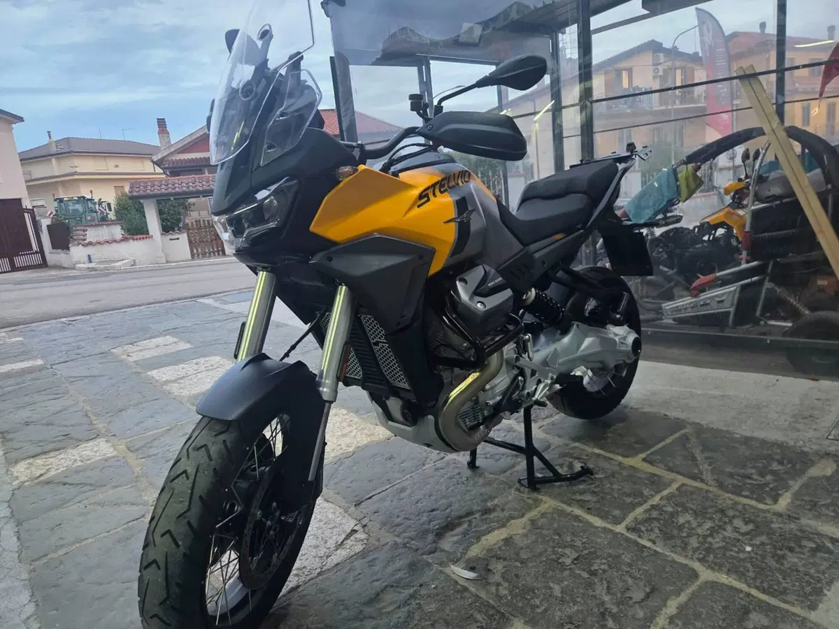 Moto Guzzi Stelvio (2024 - 26) (3)