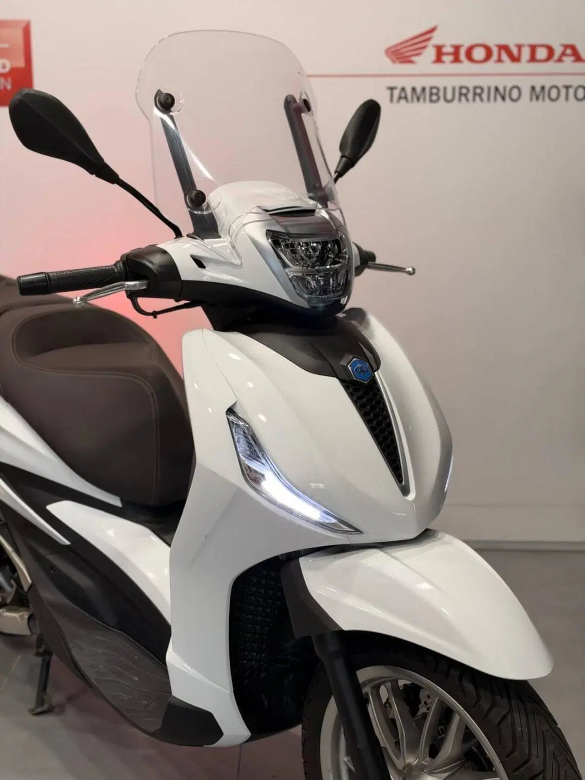 Piaggio Beverly 400 ABS-ASR (2021 - 24) (2)