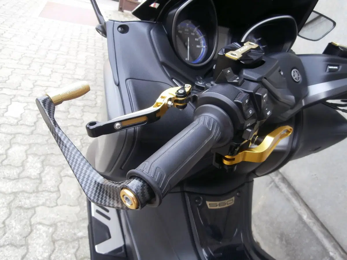 Yamaha T-Max 560 Tech Max (2022 - 24) (10)