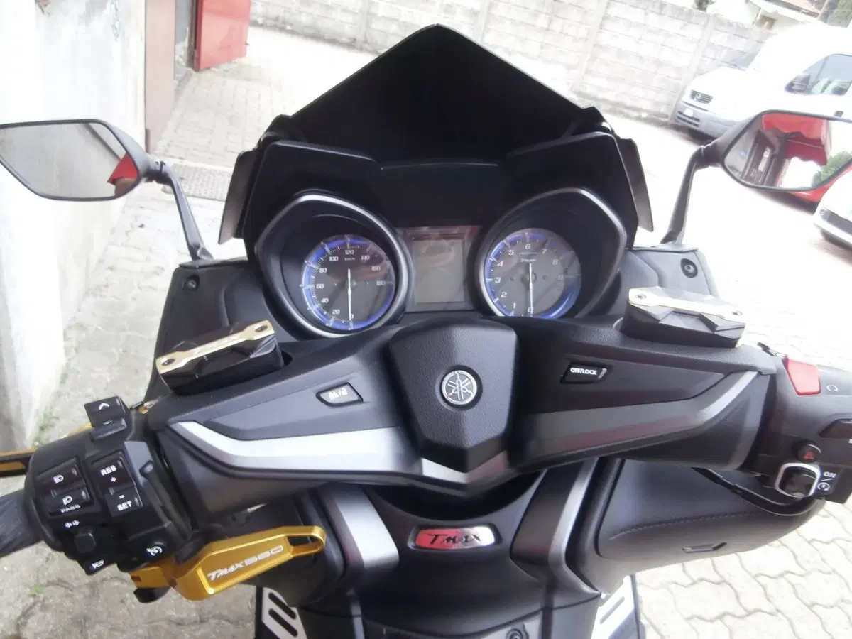 Yamaha T-Max 560 Tech Max (2022 - 24) (19)