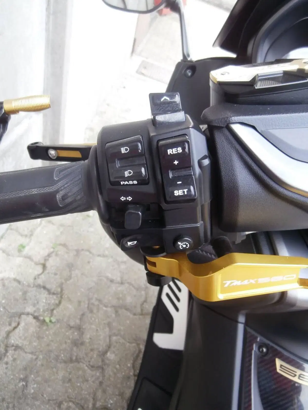 Yamaha T-Max 560 Tech Max (2022 - 24) (12)