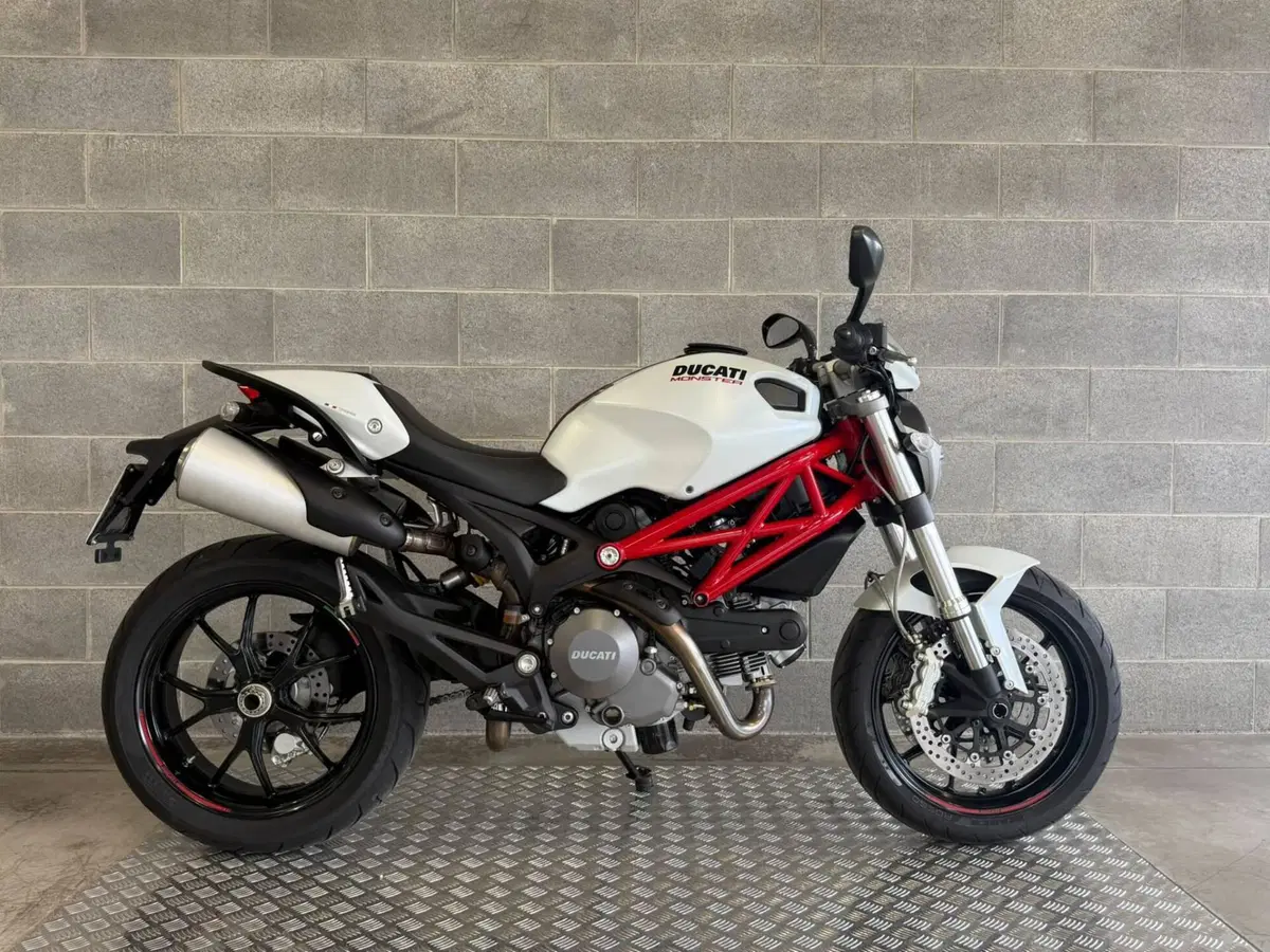 Ducati Monster 796 (2010 - 13) (2)