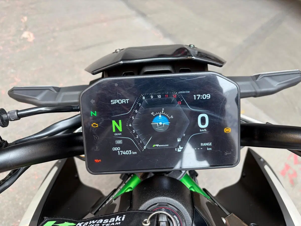 Kawasaki Z 900 SE (2025 - 27) (5)