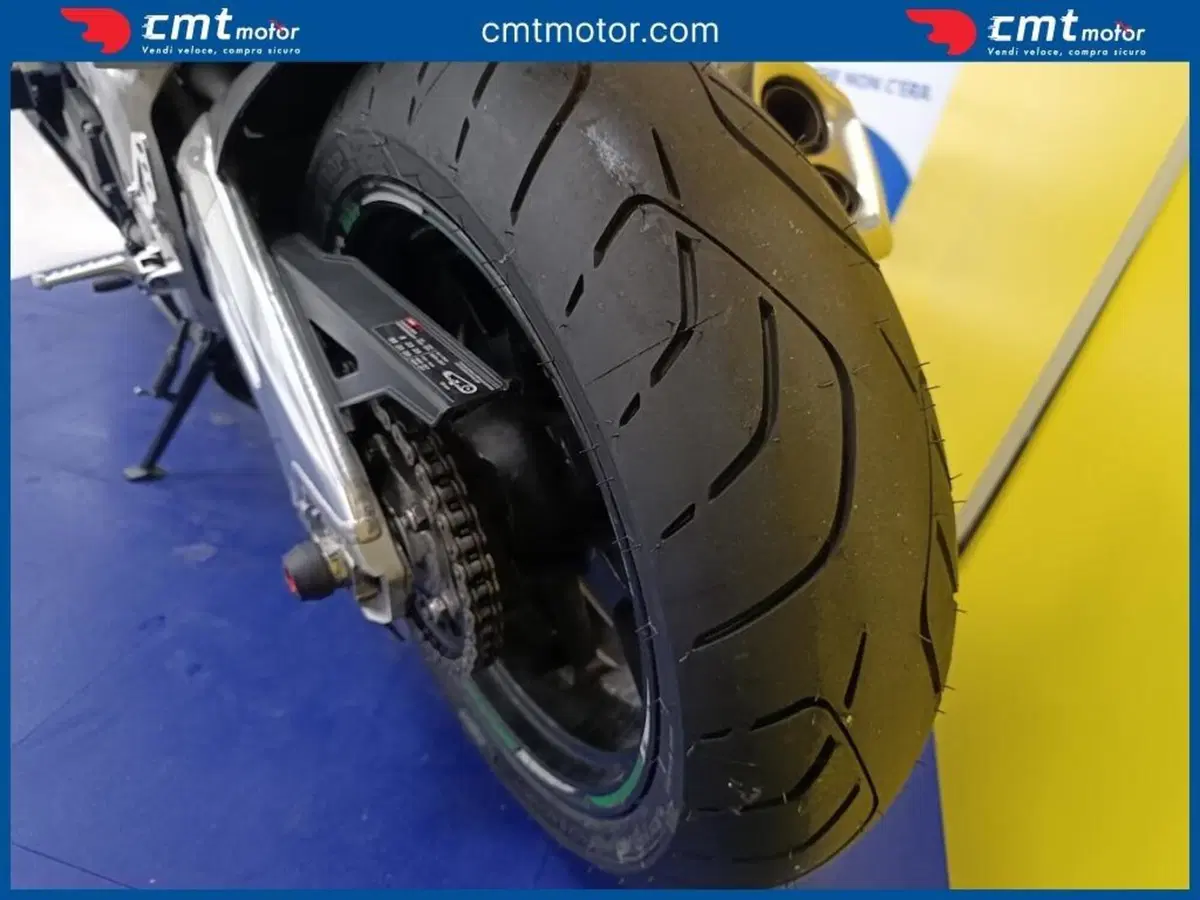 Aprilia RSV4 Factory (2009 - 12) (8)
