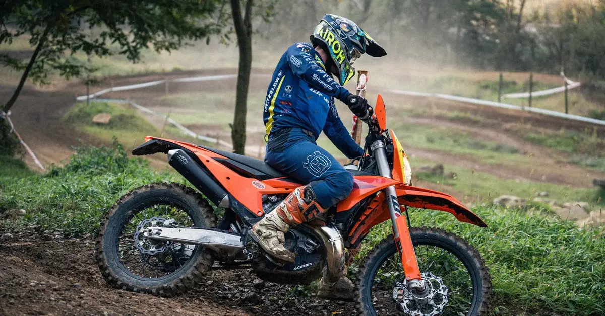 Oltre 100 prove in pista per il test ride off road KTM ed Husqvarna 2027 organizzato da NSA Motors