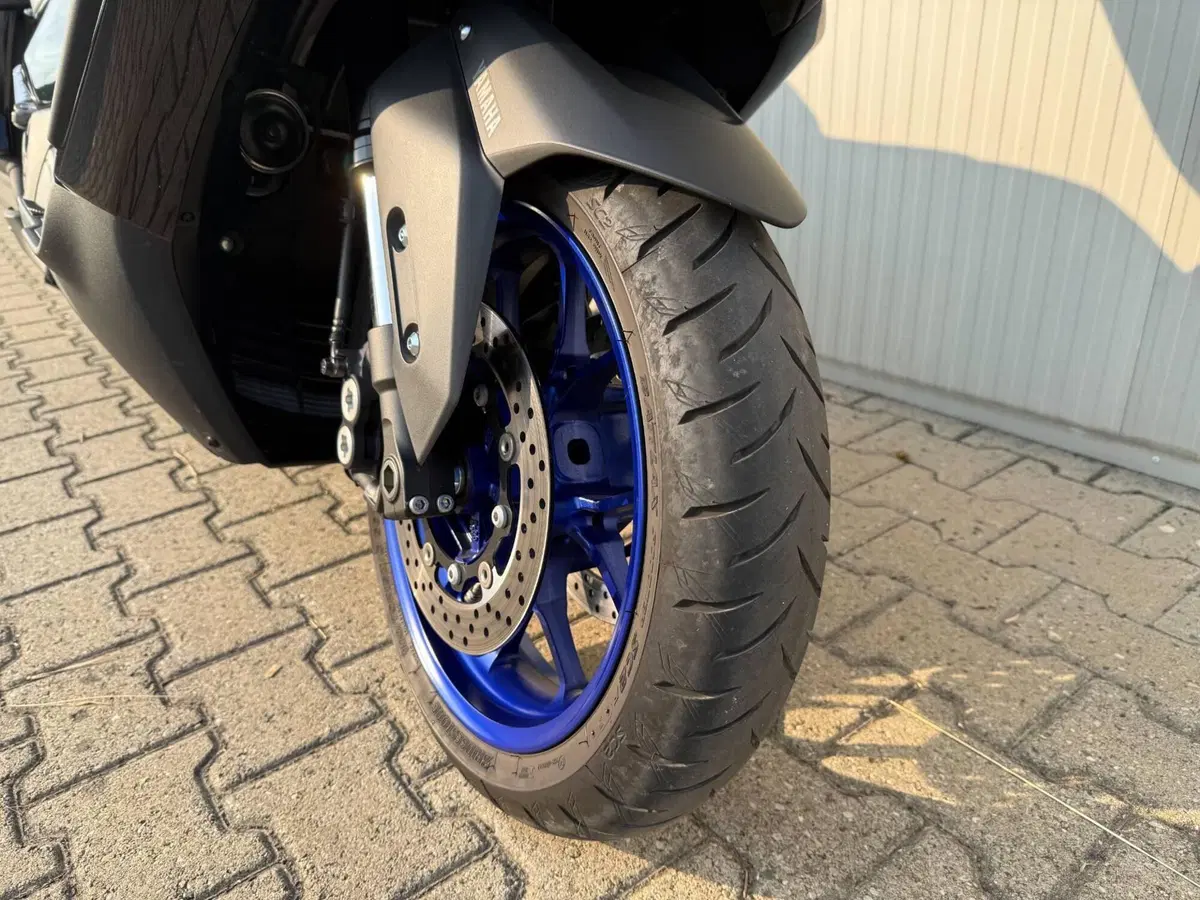 Yamaha T-Max 560 (2025 - 26) (8)