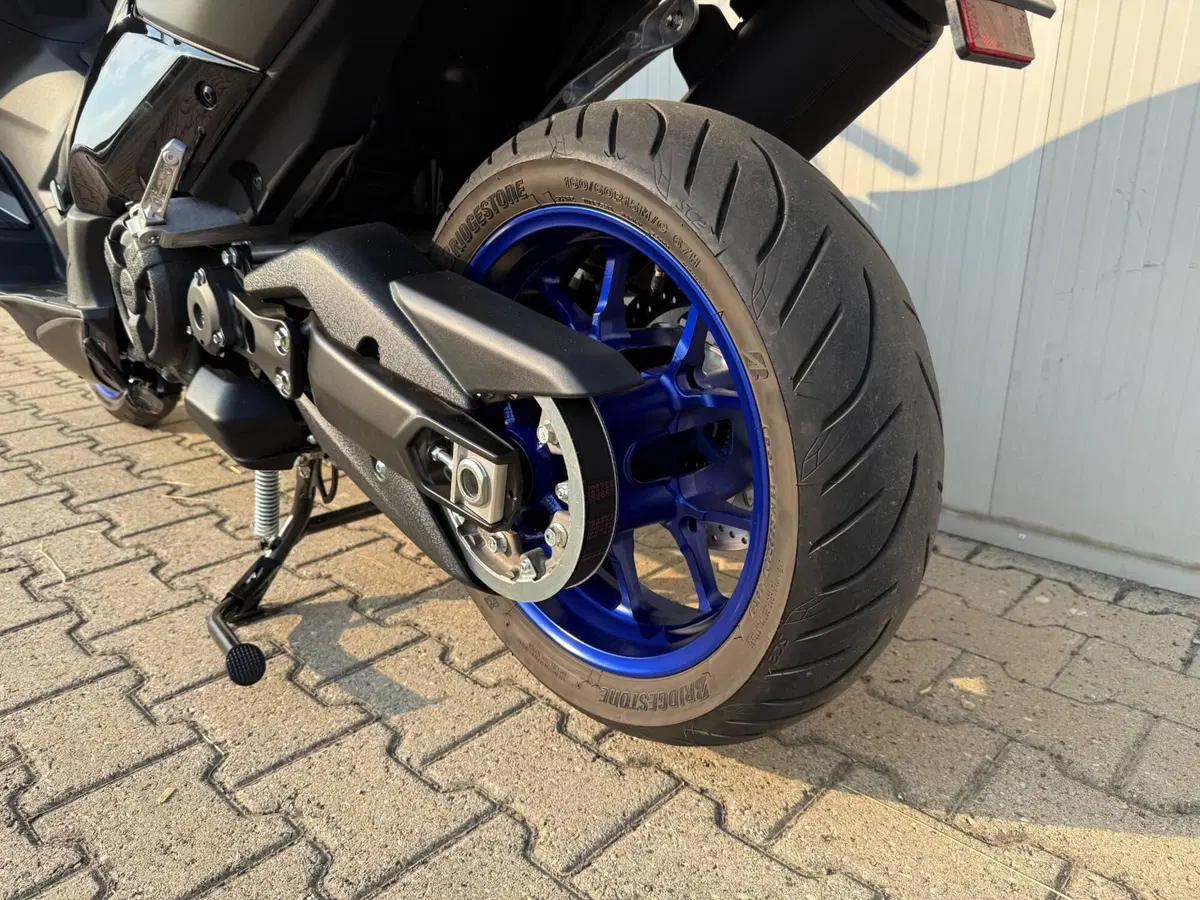 Yamaha T-Max 560 (2025 - 26) (9)