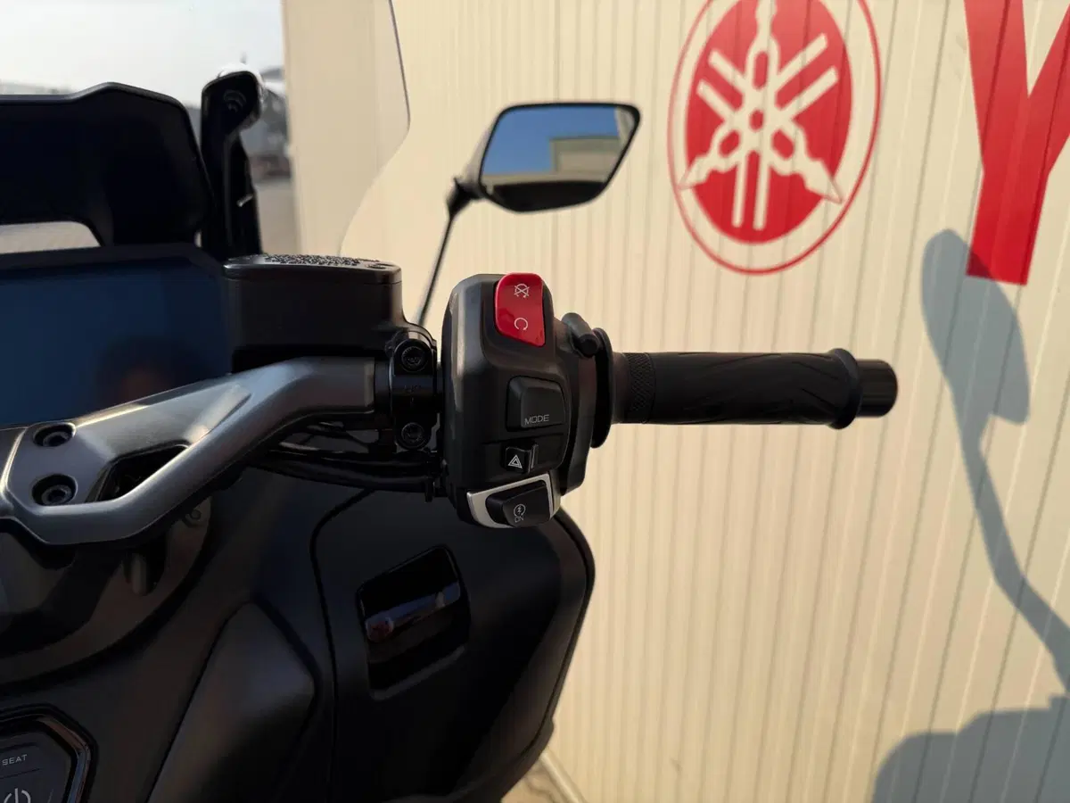 Yamaha T-Max 560 (2025 - 26) (7)