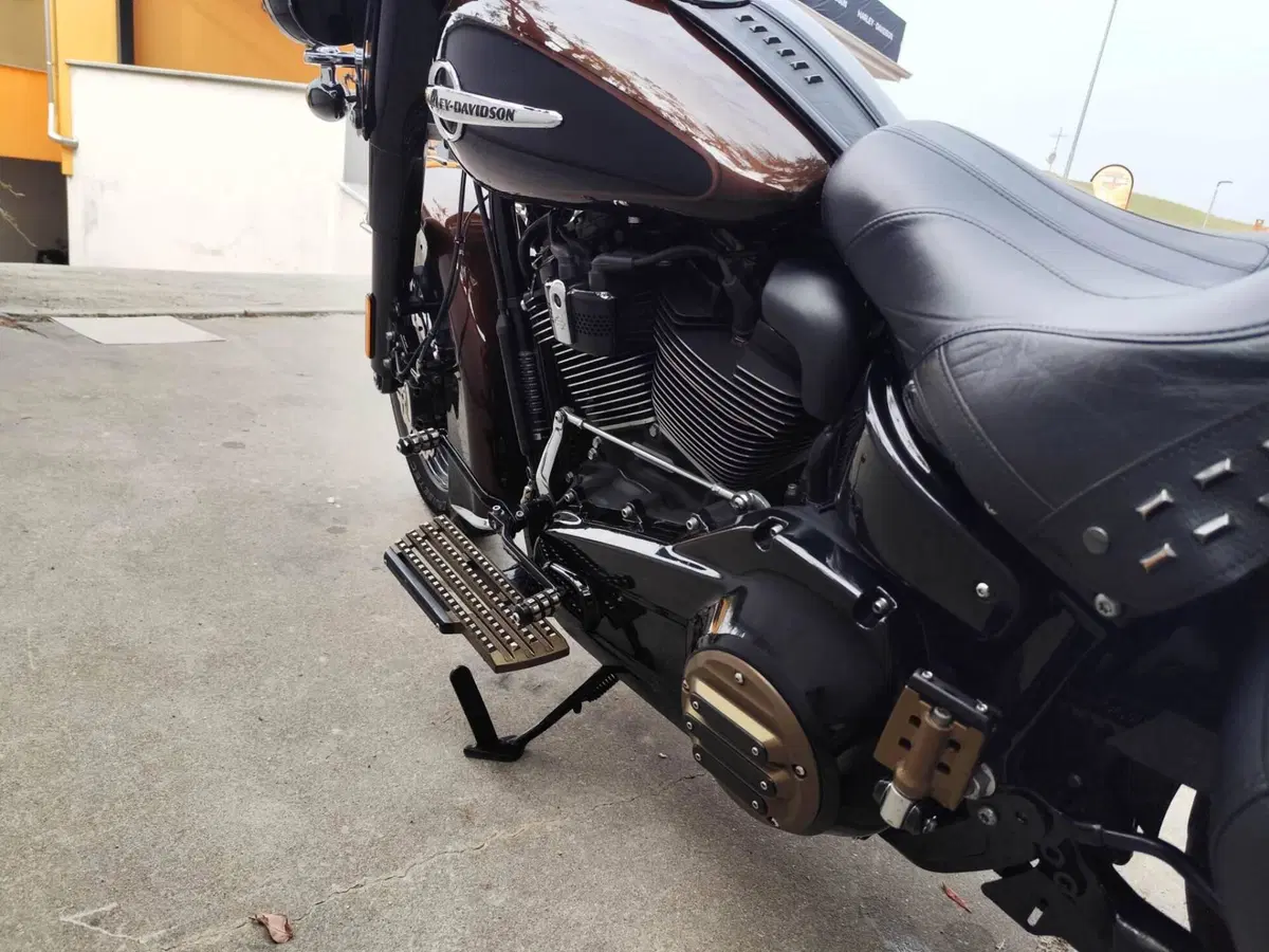 Harley-Davidson 114 Heritage Classic (2018 - 20) - FLHCS (8)