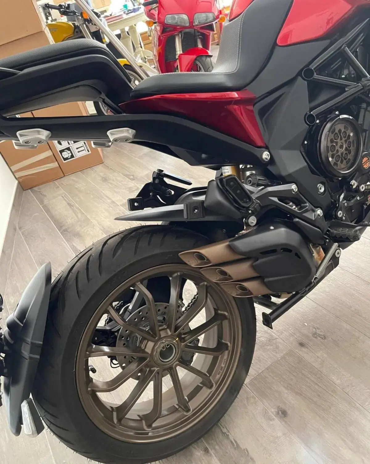 MV Agusta Turismo Veloce 800 Lusso SCS (2021 - 26) (9)