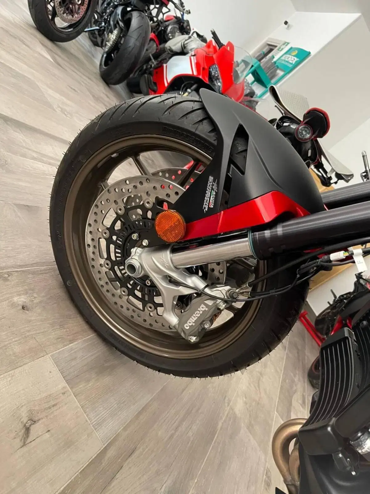 MV Agusta Turismo Veloce 800 Lusso SCS (2021 - 26) (16)