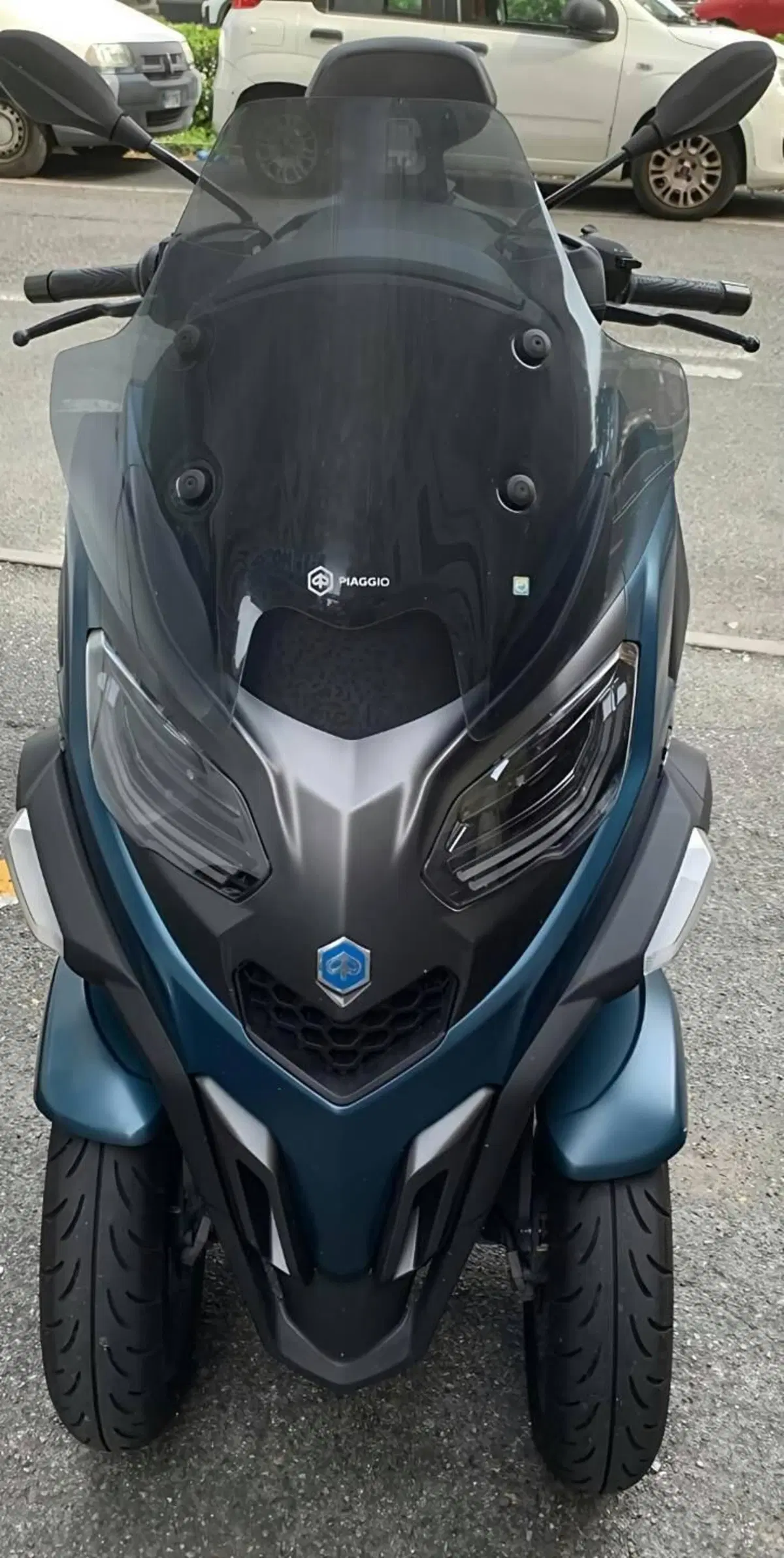 Piaggio MP3 530 Hpe Exclusive (2025 - 26) (2)