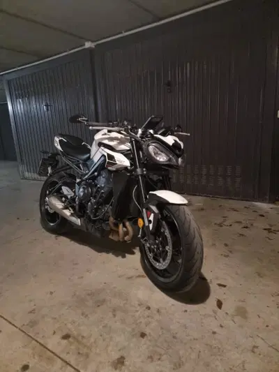 Triumph Street Triple 765 Moto2 Edition (2023 - 24) usata
