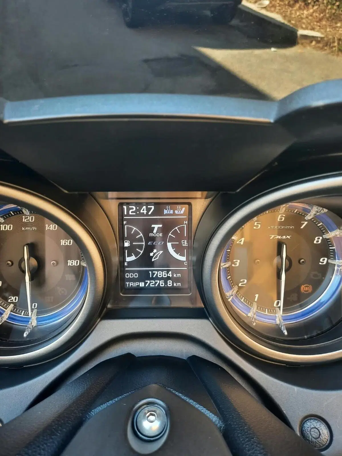 Yamaha T-Max 560 Tech Max (2021) (2)