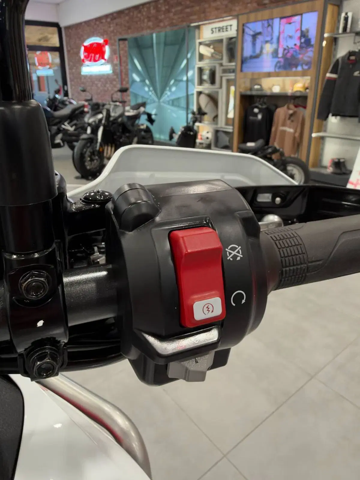 Honda Transalp XL750 (2025) (11)