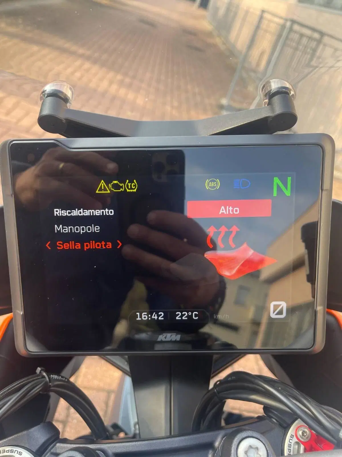 KTM 1290 Super Duke GT (2021 - 25) (6)