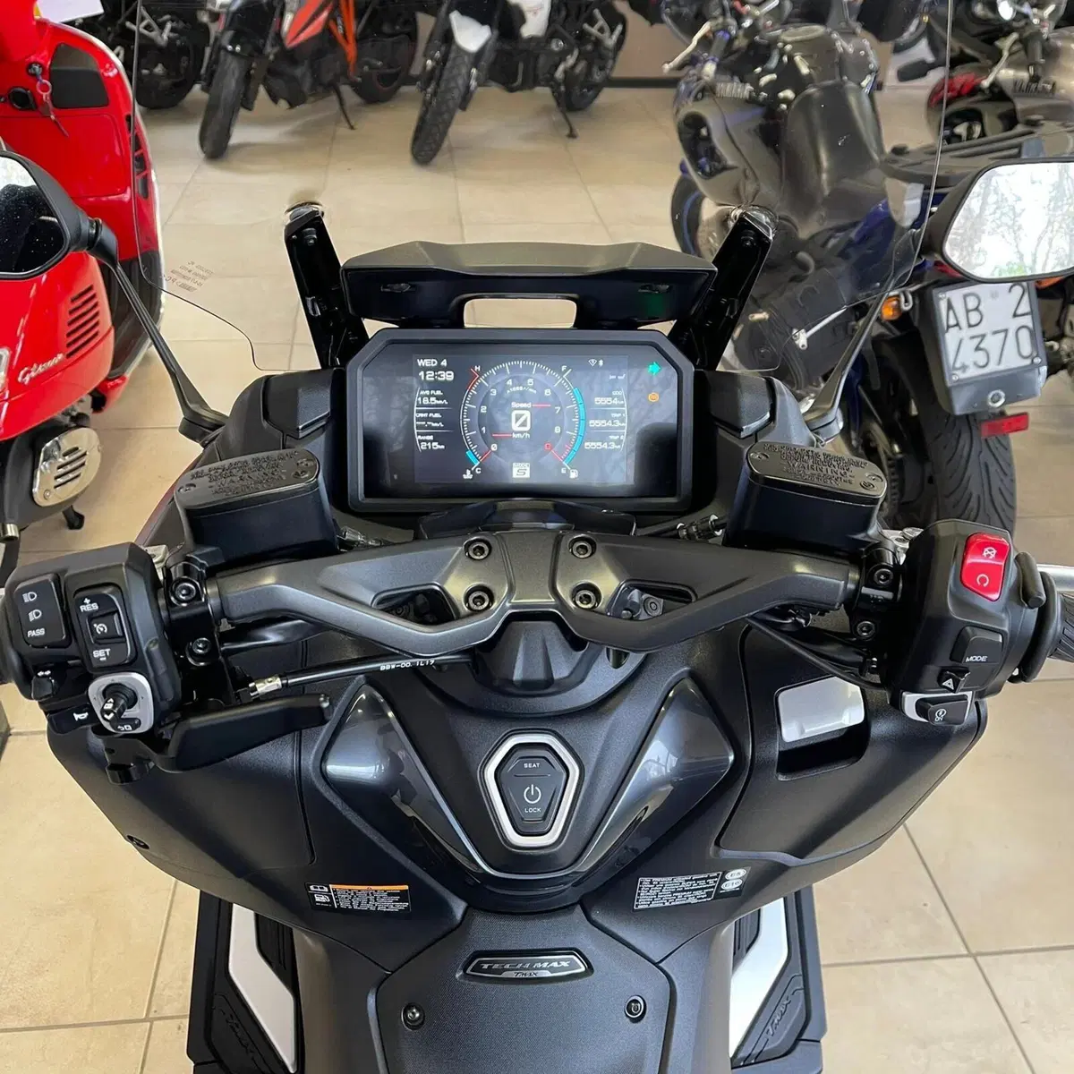 Yamaha T-Max 560 Tech Max (2022 - 24) (3)