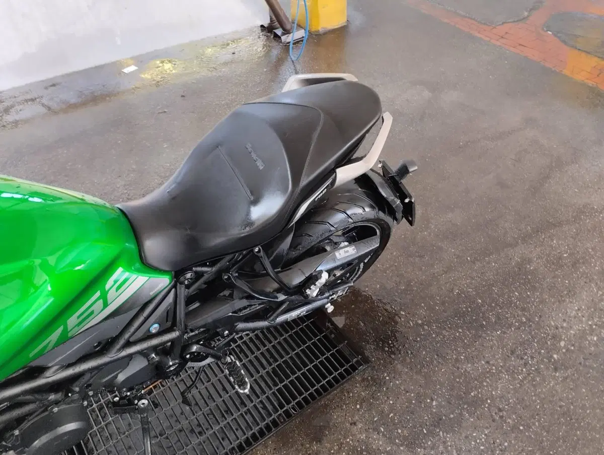 Benelli 752 S (2022 - 25) (4)
