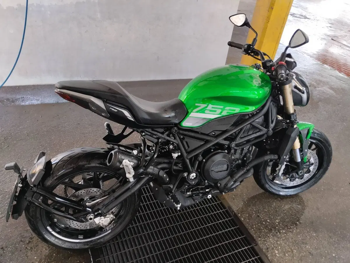 Benelli 752 S (2022 - 25) (8)