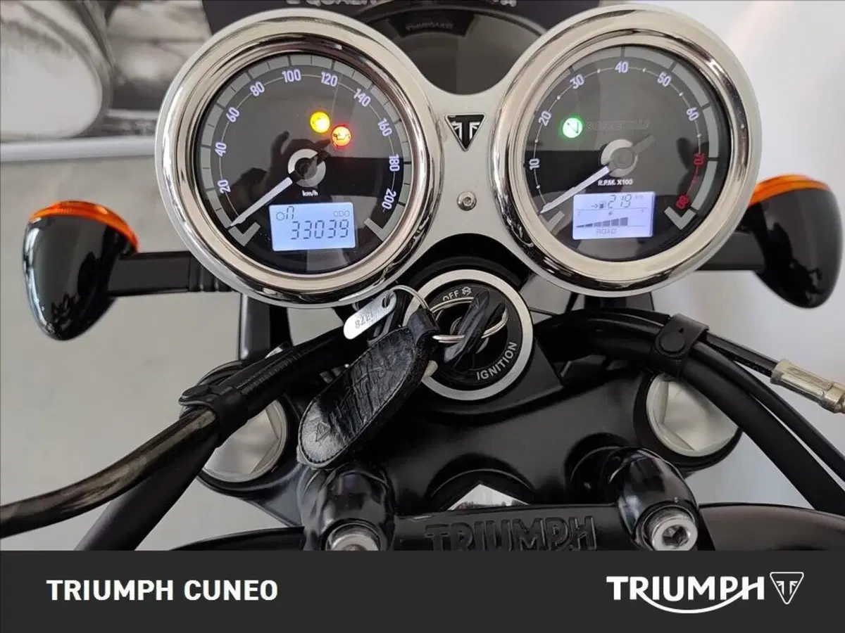 Triumph Bonneville T120 Black (2021 - 25) (3)