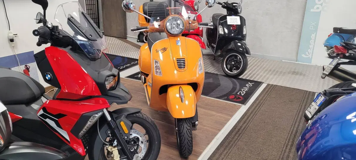 Vespa GTS 300 (2010 - 14) (2)
