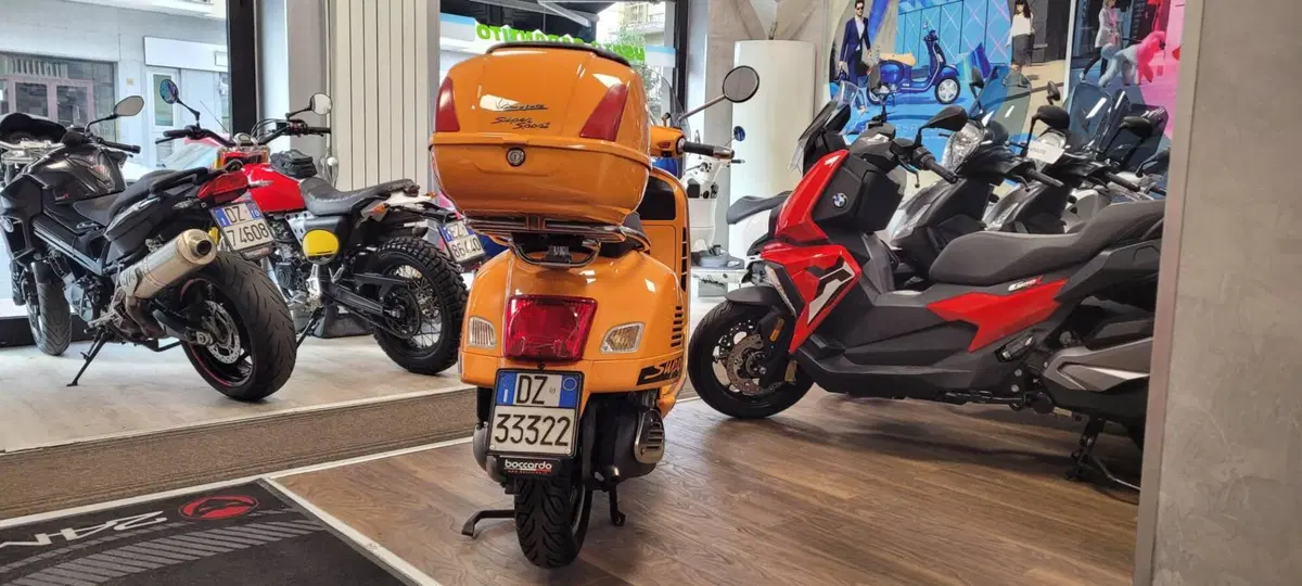 Vespa GTS 300 (2010 - 14) (3)