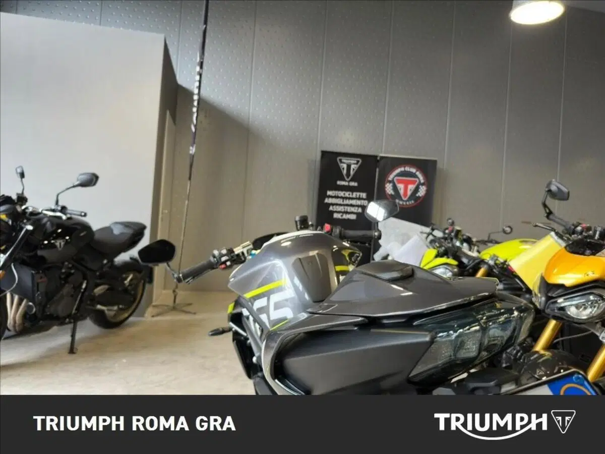 Triumph Street Triple 765 Moto2 (2026) (17)