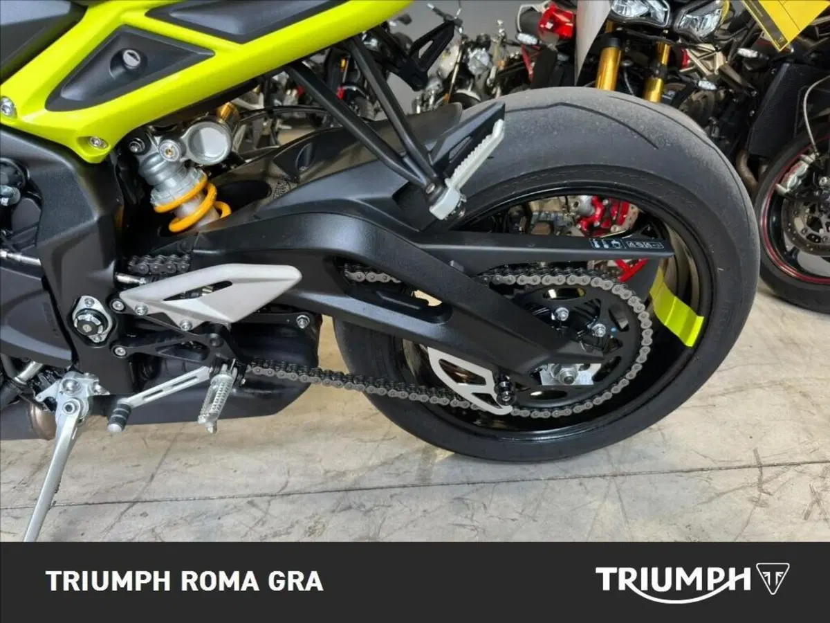 Triumph Street Triple 765 Moto2 (2026) (10)