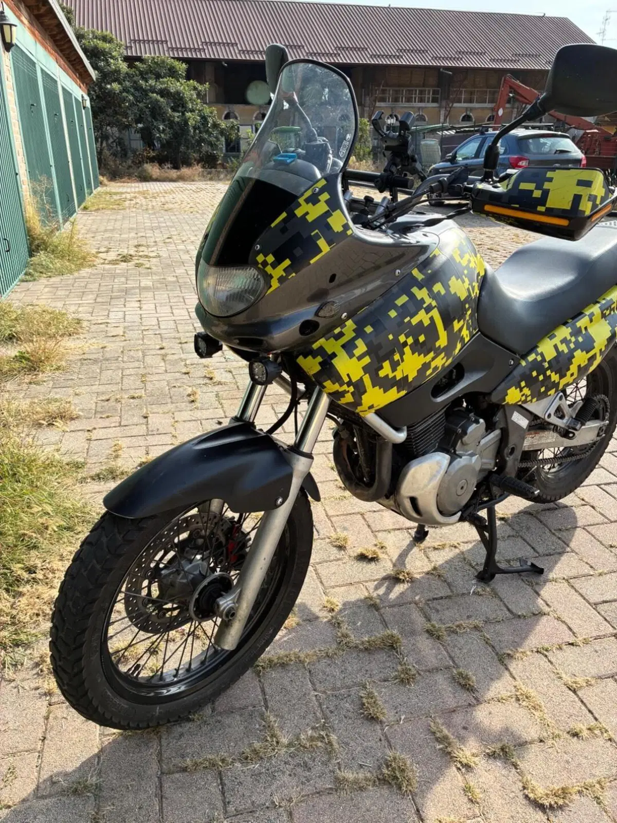 Suzuki XF 650 Freewind (1997 - 03) (2)