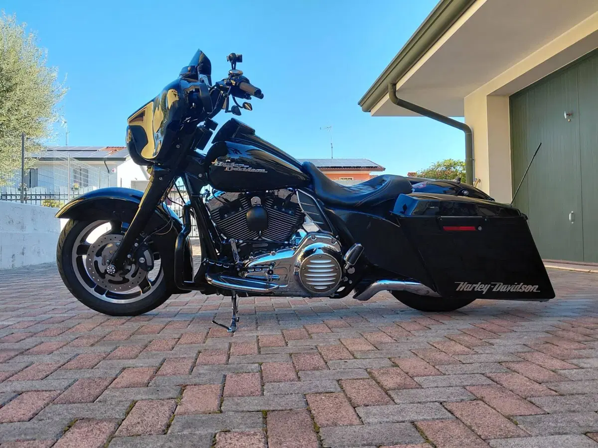 Harley-Davidson 1584 Street Glide (2008 - 10) - FLHX (4)