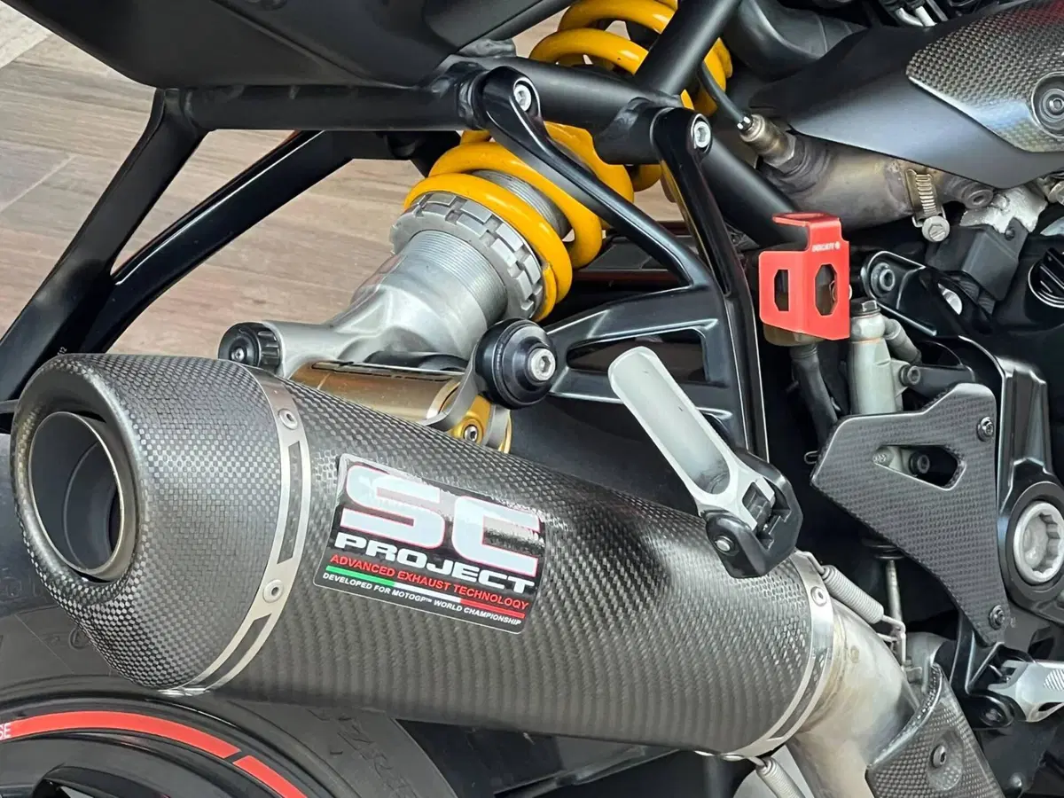 Ducati Monster 1200 R (2016 - 19) (4)