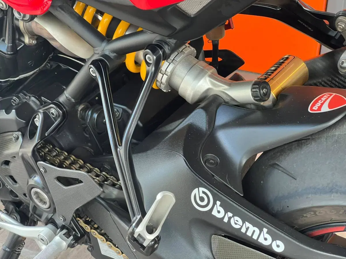 Ducati Monster 1200 R (2016 - 19) (11)