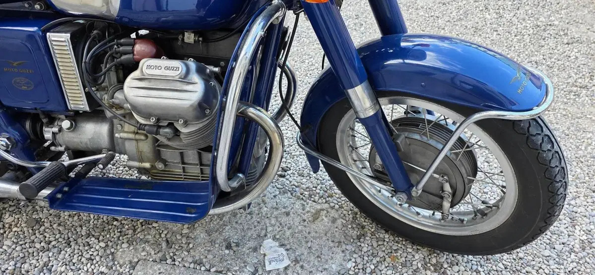 Moto Guzzi V7 700  (2)