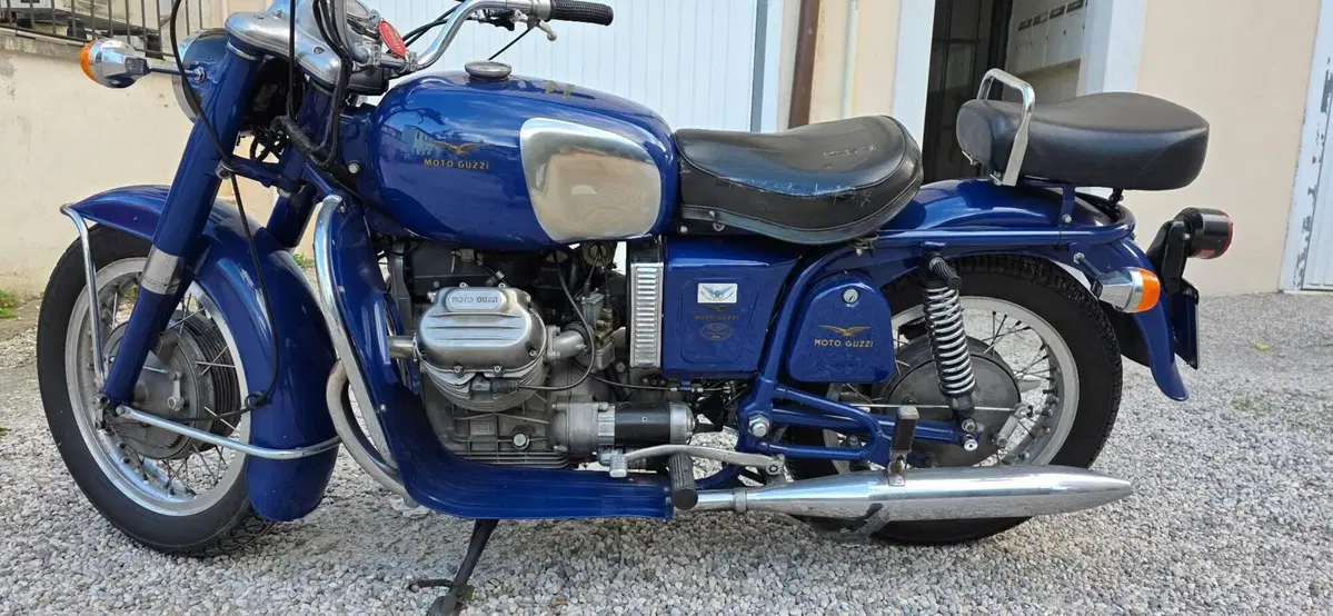 Moto Guzzi V7 700  (6)