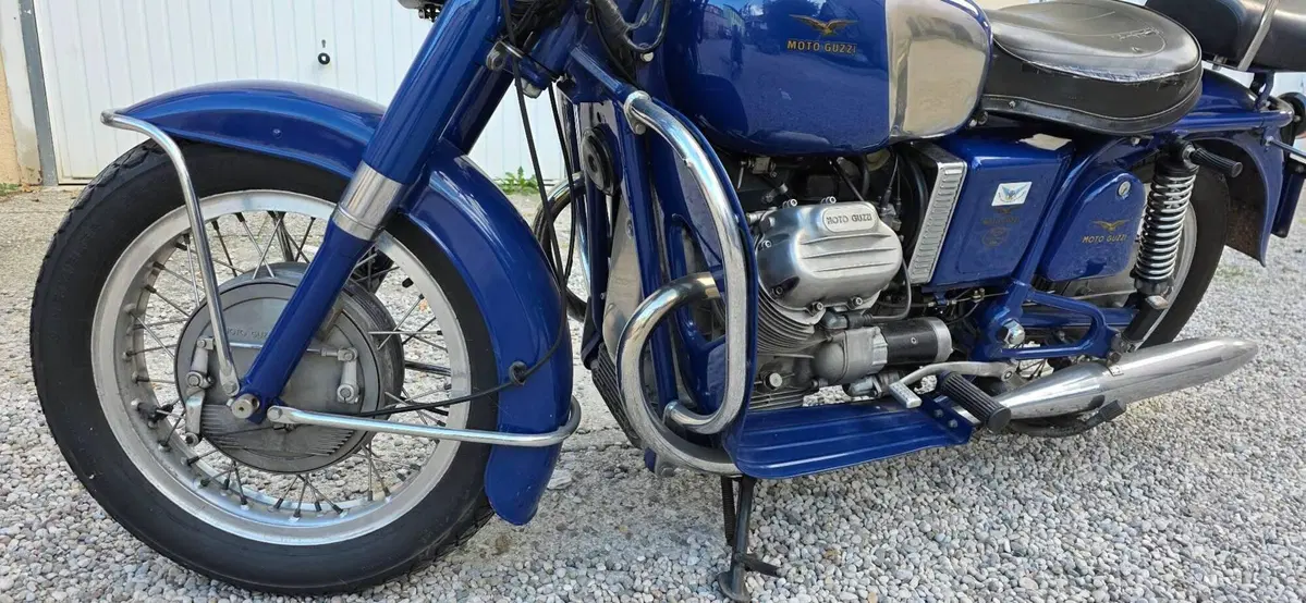 Moto Guzzi V7 700  (7)