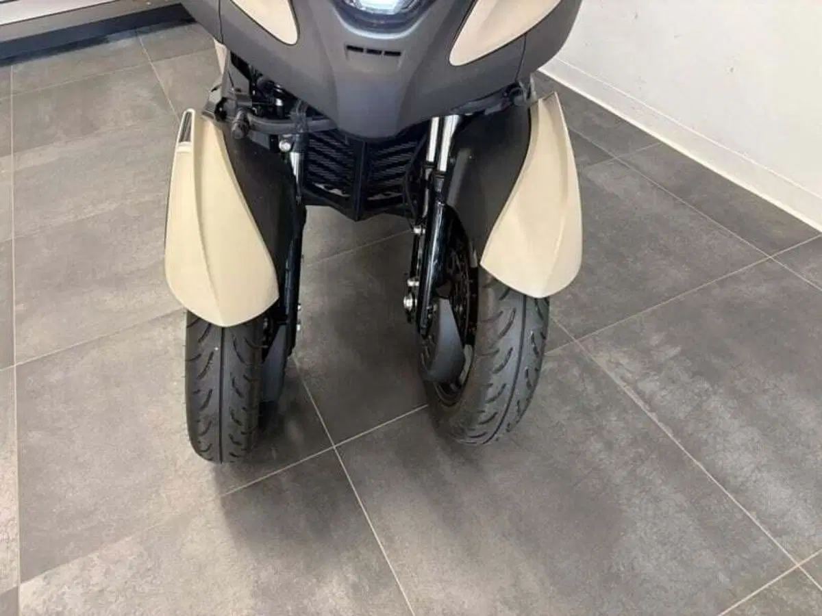 Yamaha Tricity 300 (2021 - 24) (5)