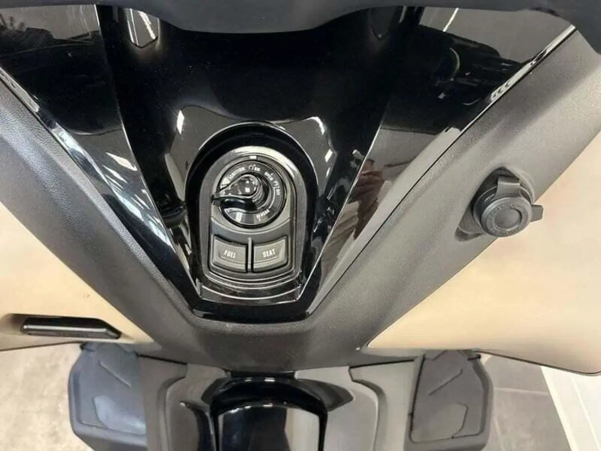 Yamaha Tricity 300 (2021 - 24) (7)