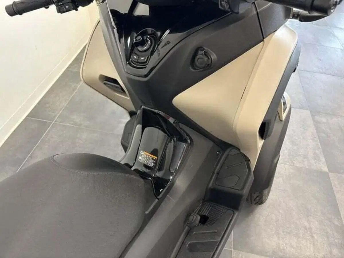 Yamaha Tricity 300 (2021 - 24) (11)