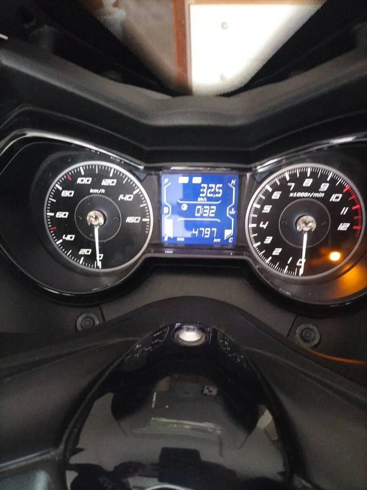 Yamaha X-Max 125 Tech Max (2021 - 24) (2)