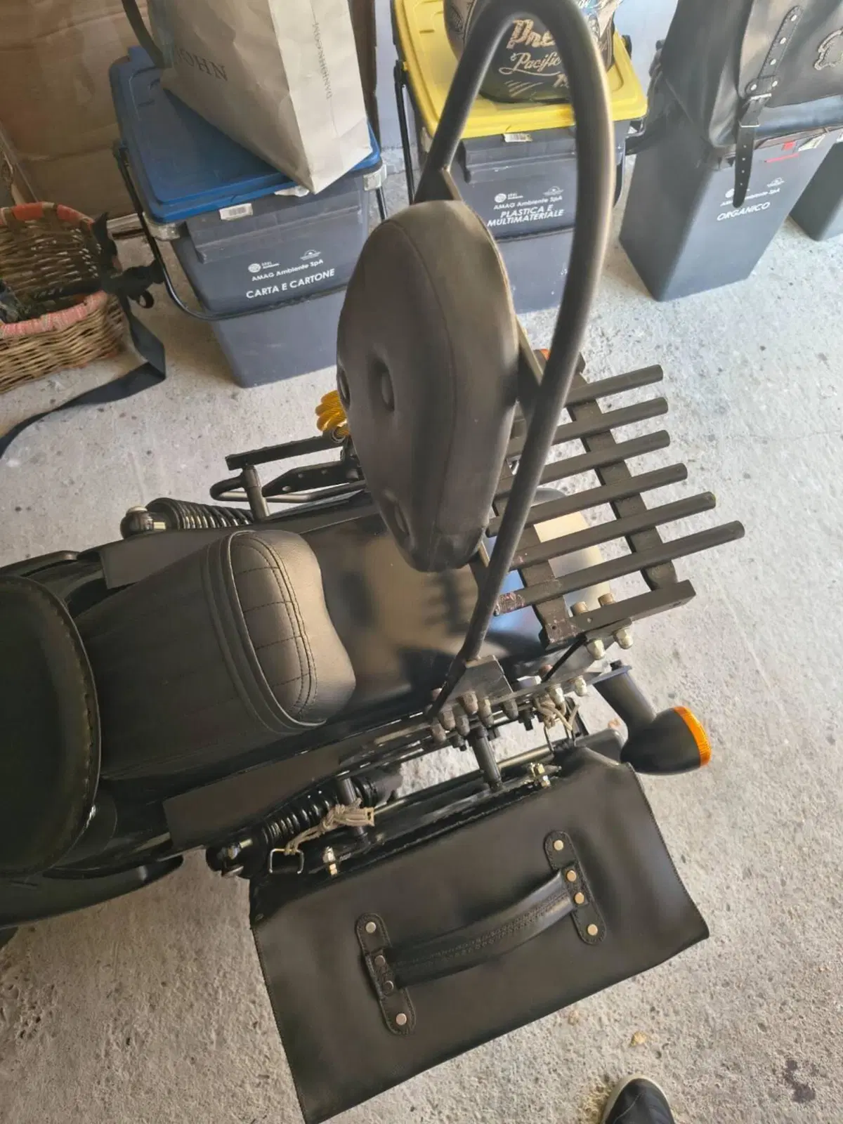 Harley-Davidson 883 Iron (2009 - 11) - XL 883N (8)
