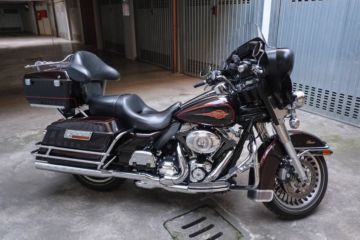 Harley-Davidson 1690 Electra Glide Classic (2010 - 12) - FLHTC (2)