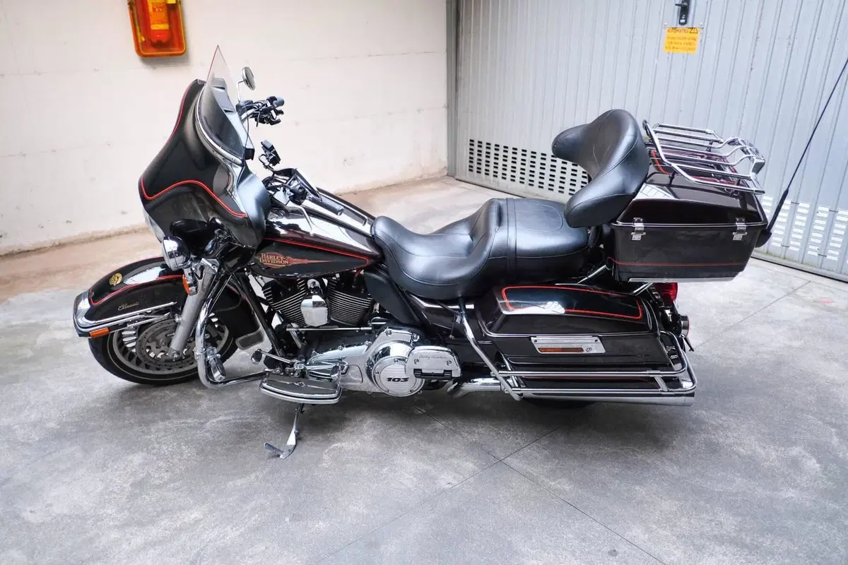 Harley-Davidson 1690 Electra Glide Classic (2010 - 12) - FLHTC (4)