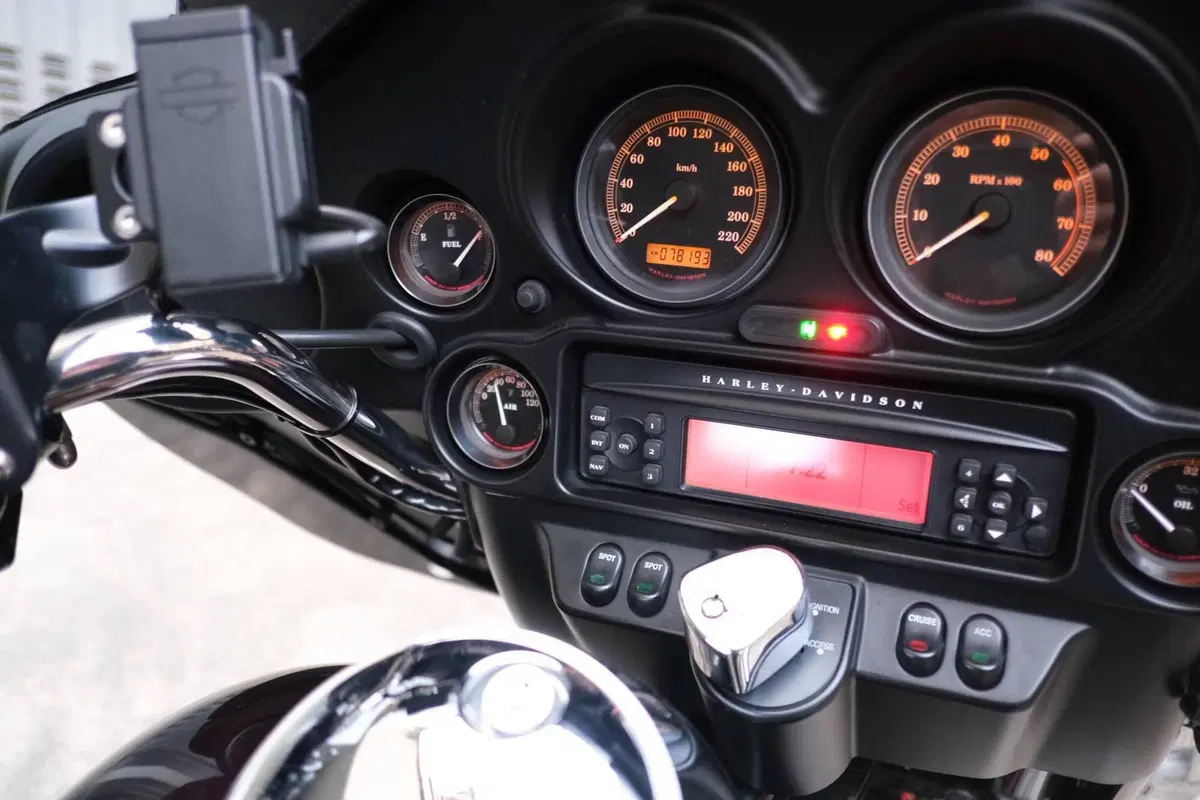 Harley-Davidson 1690 Electra Glide Classic (2010 - 12) - FLHTC (6)
